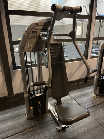 1269723-8 Vertical chest press - Nautilus 8B Nitro Vertical Chest