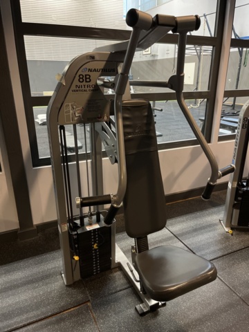 1269723-1 Vertical chest press - Nautilus 8B Nitro Vertical Chest