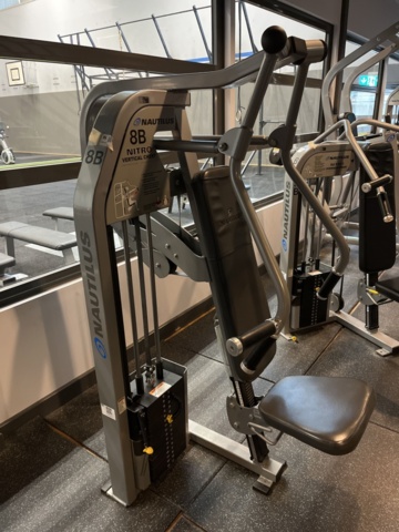 1269723-4 Vertical chest press - Nautilus 8B Nitro Vertical Chest