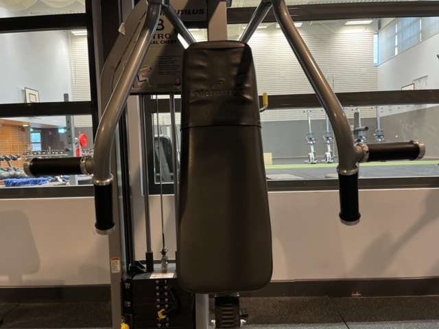 1269723-5 Vertical chest press - Nautilus 8B Nitro Vertical Chest
