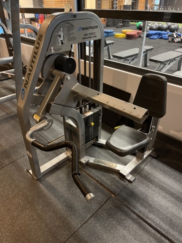 1269724-1 Biceps curls - Nautilus Nitro Preacher Curl
