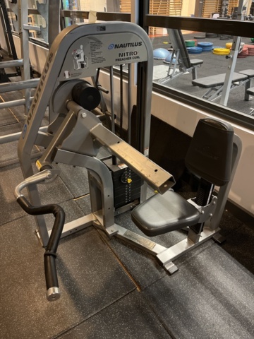 1269724-9 Biceps curls - Nautilus Nitro Preacher Curl