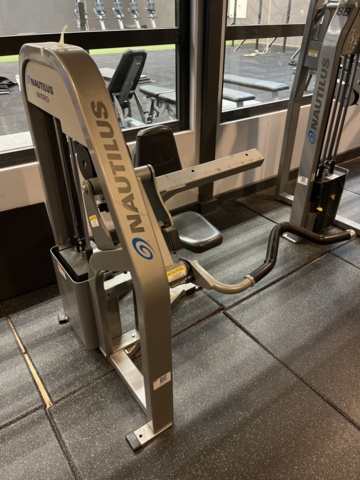 1269724-2 Biceps curls - Nautilus Nitro Preacher Curl