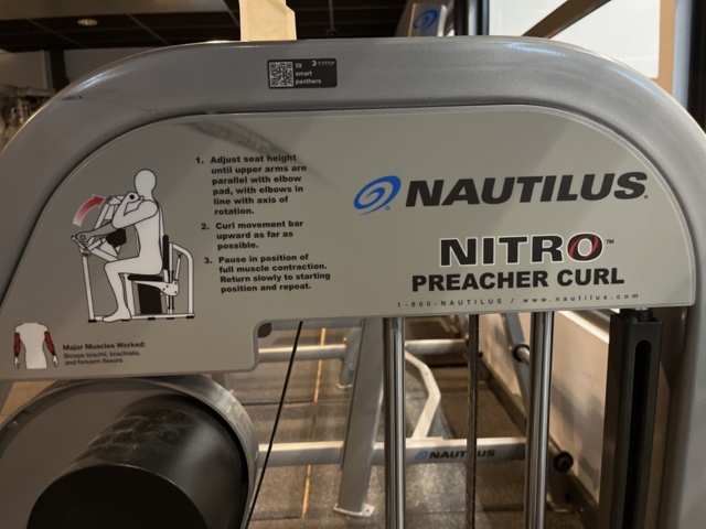 1269724-8 Biceps curls - Nautilus Nitro Preacher Curl