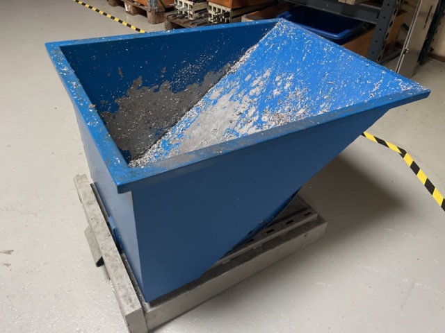 1248711-1 Dump container Gigant -2010