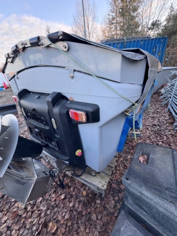 1240557-4 Sand and salt spreader Hilltip IceStriker 2100A - 2019