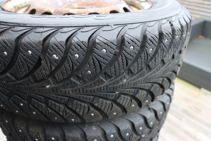 1173885-2 Studded tires 195/65 R15 91T Caddy etc.