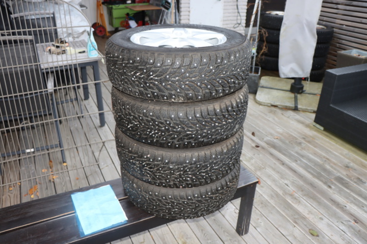 1173887-1 Studded tires 195/65 R15 95T / Alloy wheels, VW Golf etc.