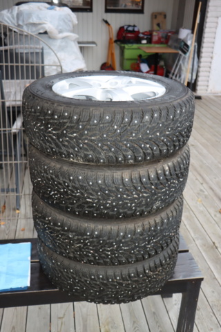 1173887-2 Studded tires 195/65 R15 95T / Alloy wheels, VW Golf etc.