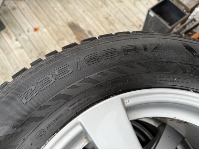 1173888-2 Studded tires 235/65 R17 108T / Alloy wheels Audi Q5 etc.