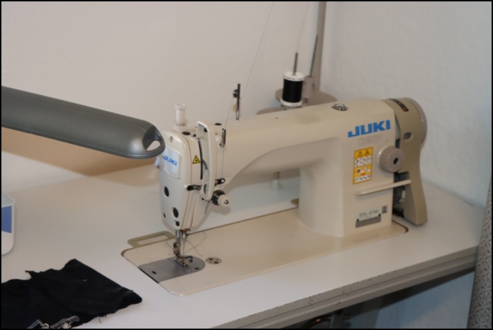 Sewing machine JUKI DDL-8700 with table - PS Auction - We value the ...