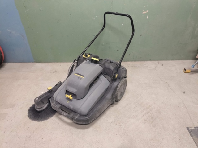 1267103-1 Sweeper Kärcher KM 70/30 C - Electric