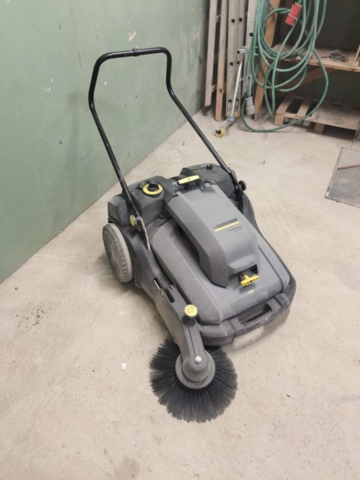 1267103-4 Sweeper Kärcher KM 70/30 C - Electric