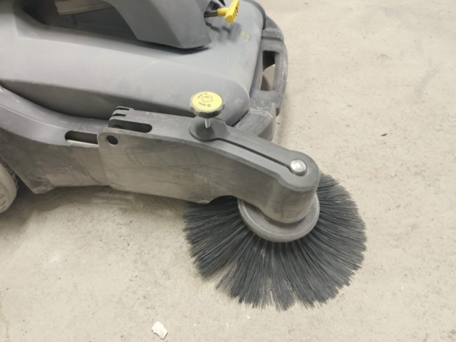 1267103-6 Sweeper Kärcher KM 70/30 C - Electric