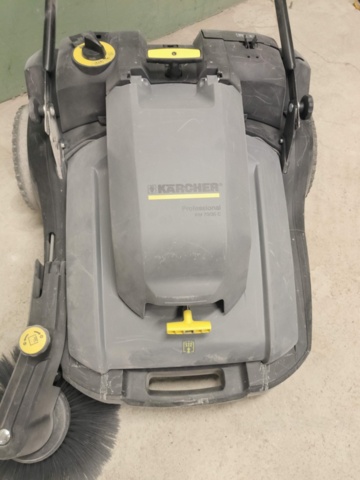 1267103-8 Sweeper Kärcher KM 70/30 C - Electric