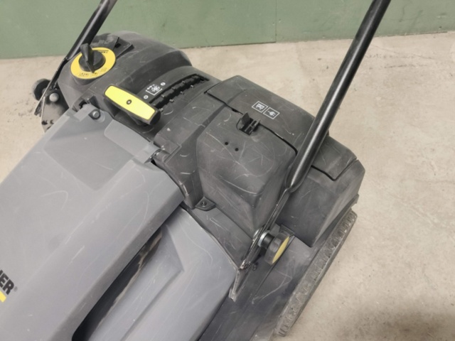 1267103-11 Sweeper Kärcher KM 70/30 C - Electric