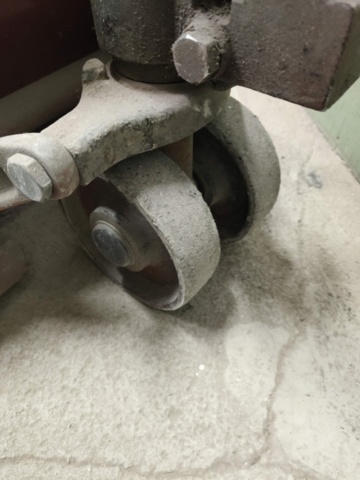 1267128-8 Pallet puller, work lamp and paper holder