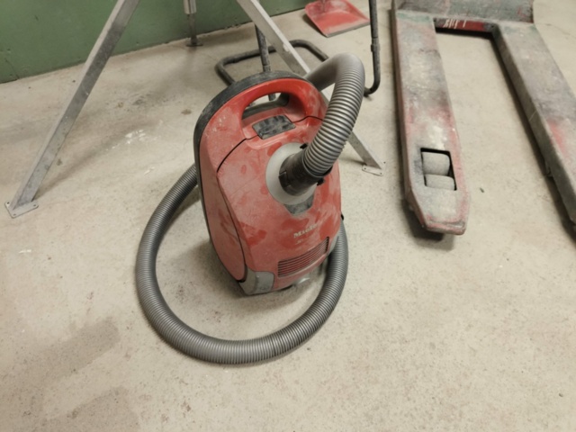 1267128-15 Pallet puller, work lamp and paper holder