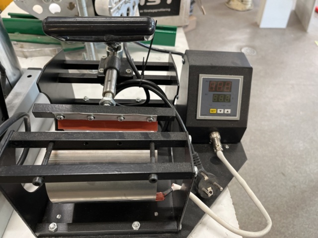 1194615-2 2 mug press/press