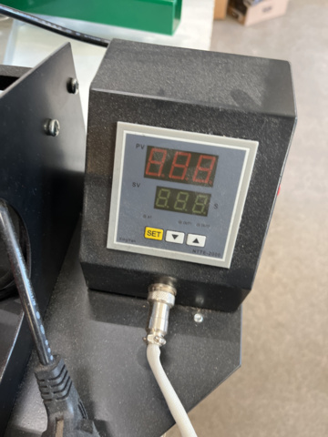 1194615-7 2 mug press/press