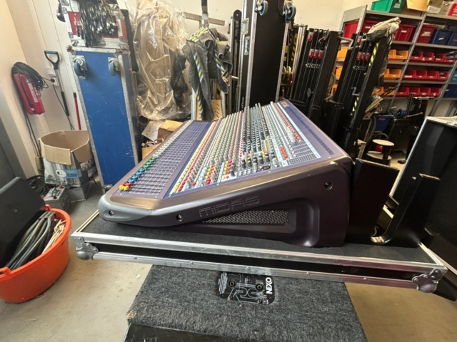 1250782-3 Mixer table Midas Venice F32