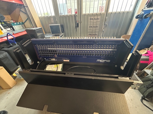 1250782-5 Mixer table Midas Venice F32