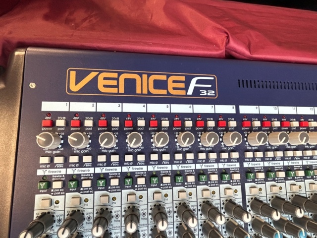 1250782-12 Mixer table Midas Venice F32