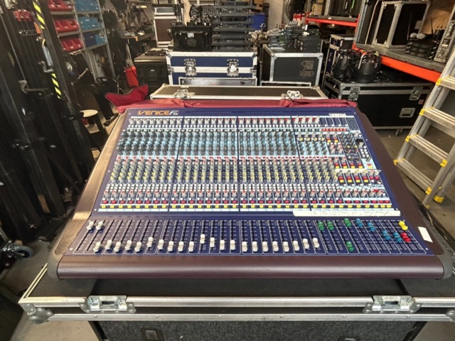 1250782-14 Mixer table Midas Venice F32