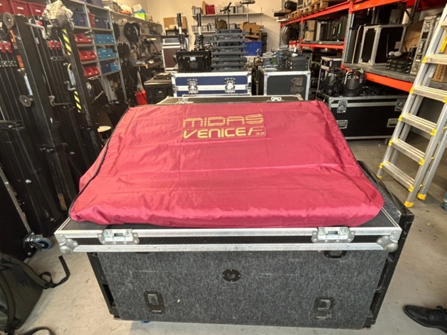 1250782-15 Mixer table Midas Venice F32