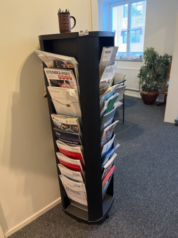 1251879-1 Newspaper string