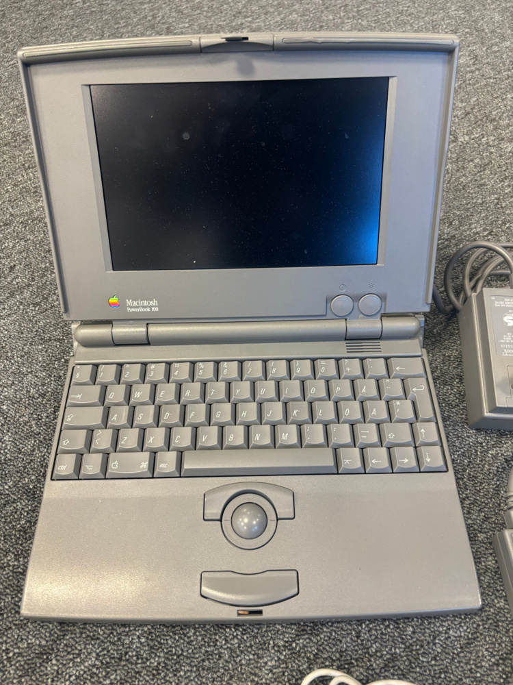 Retro computer Macintosh PowerBook 100 | PS Auction