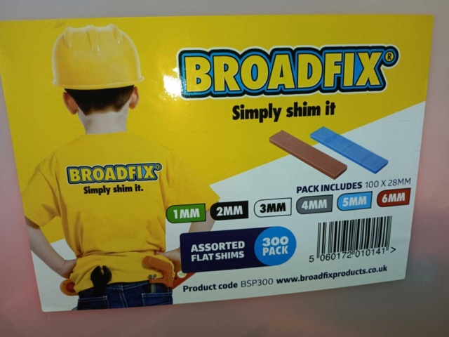 1280903-3 Plastic spacers/shims - 4 packages total 1200 pcs.