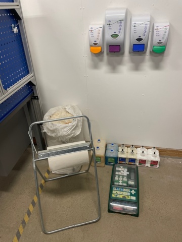 1152557-1 Tvåldispensers, pappershållare, m.m.