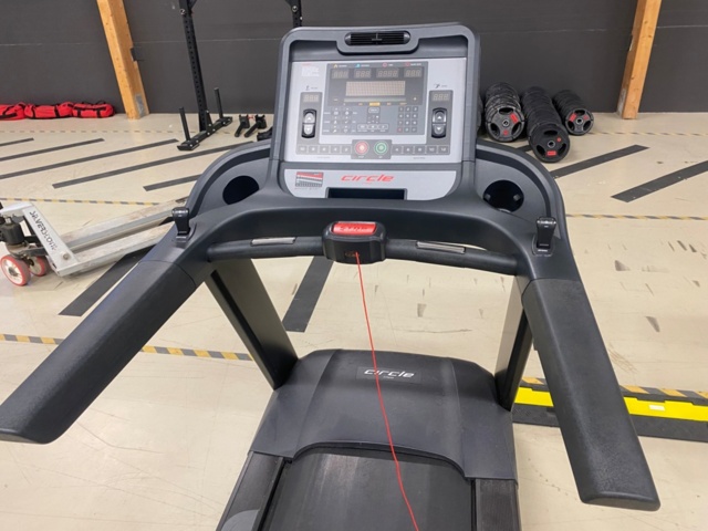 1281254-3 Treadmill Circle Fitness M8