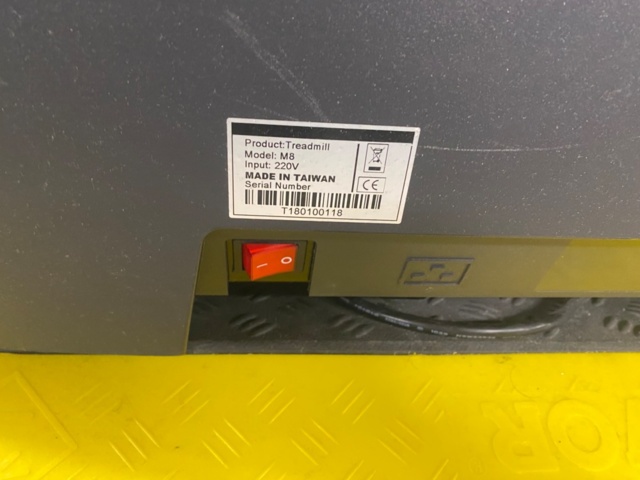 1281254-5 Treadmill Circle Fitness M8