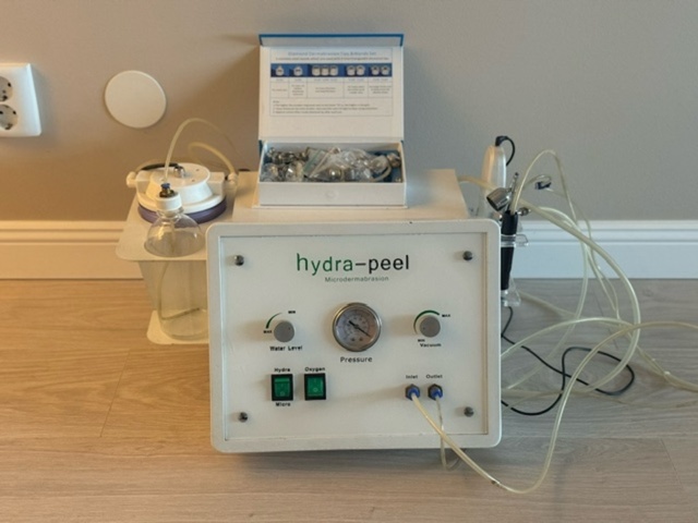 1280766-1 Hydrafacial and diamond grinding machine