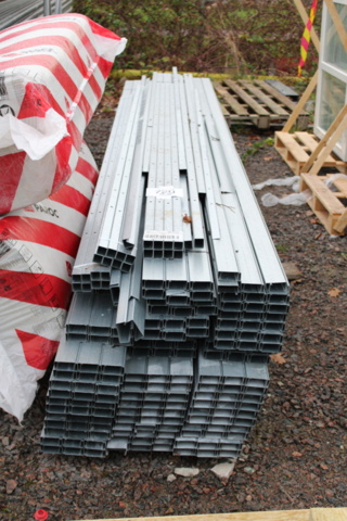 1225720-2 Aluminum profiles