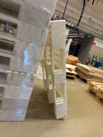 1282259-3 Eu pallets in plastic