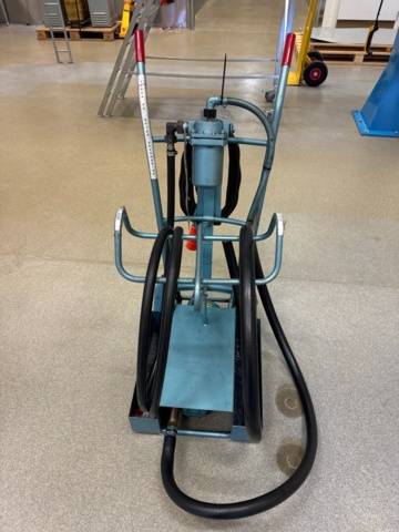 1282310-2 Mobile oil pump