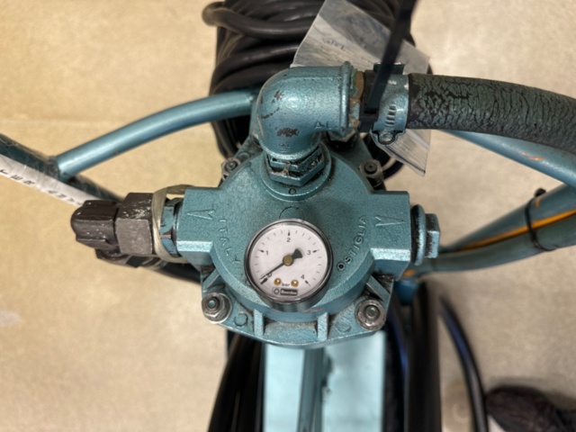 1282310-4 Mobile oil pump