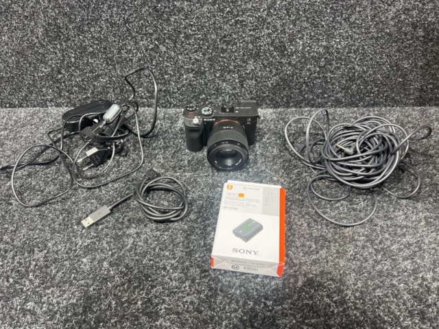 1181080-1 System camera with accessories - Sony ILCE-7C (Alpha 7C)