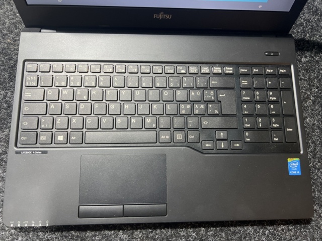 1277757-3 Laptop 4 pcs - Fujitsu Lifebook A555