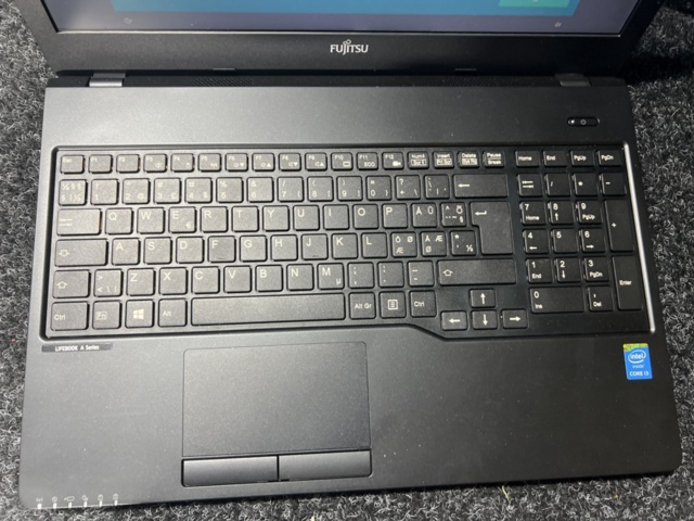 1277757-5 Laptop 4 pcs - Fujitsu Lifebook A555