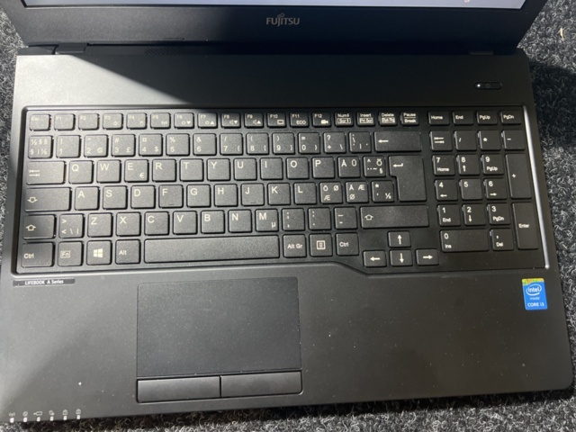 1277757-7 Laptop 4 pcs - Fujitsu Lifebook A555