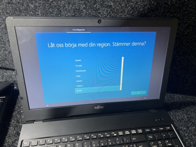 1277757-11 Laptop 4 pcs - Fujitsu Lifebook A555