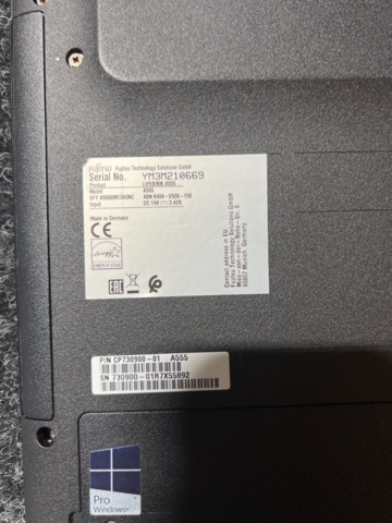 1277757-13 Laptop 4 pcs - Fujitsu Lifebook A555
