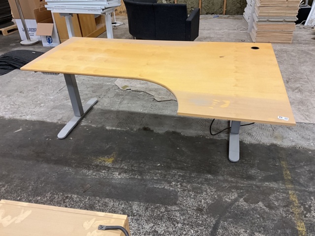 Raised and lowerable desk - PS Auction - We value the future - Largest ...
