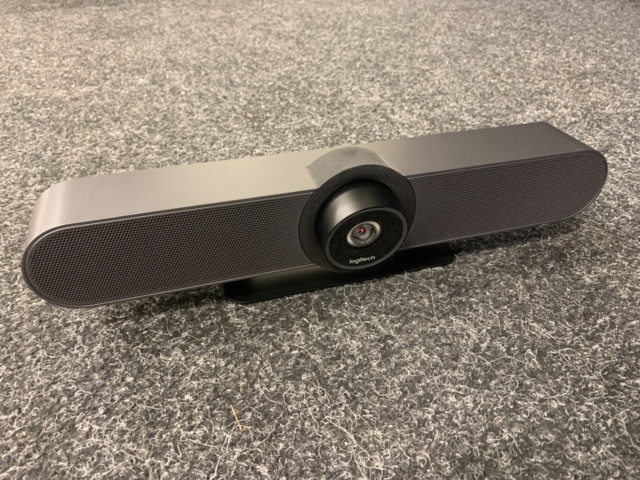 1283141-9 Video conference system Logitech Meetup with 49" Samsung Display screen