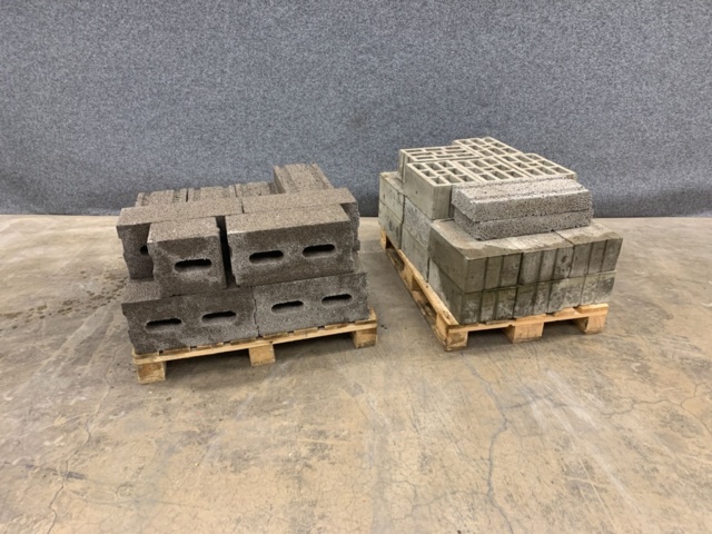 1283300-1 2 pallets Light clinker blocks/retaining stones, Leca