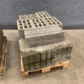 1283300-2 2 pallets Light clinker blocks/retaining stones, Leca